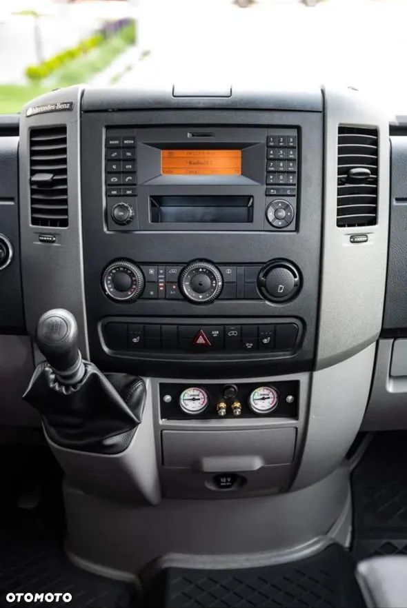 Mercedes-Benz Sprinter - 11