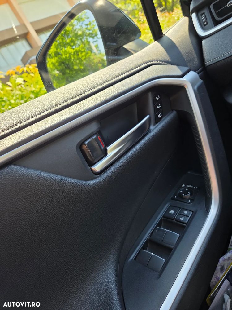 Toyota RAV4 - 8
