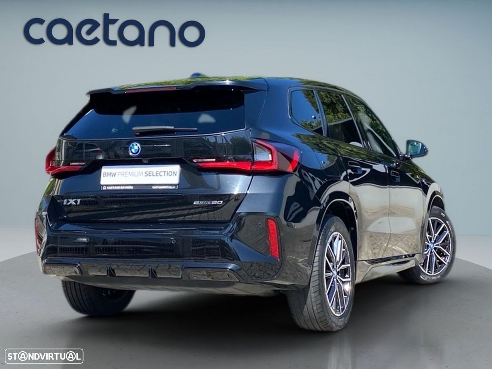 BMW iX1 eDrive20 Pack Desportivo M - 2