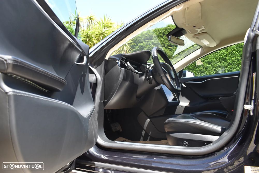 Tesla Model S - 7