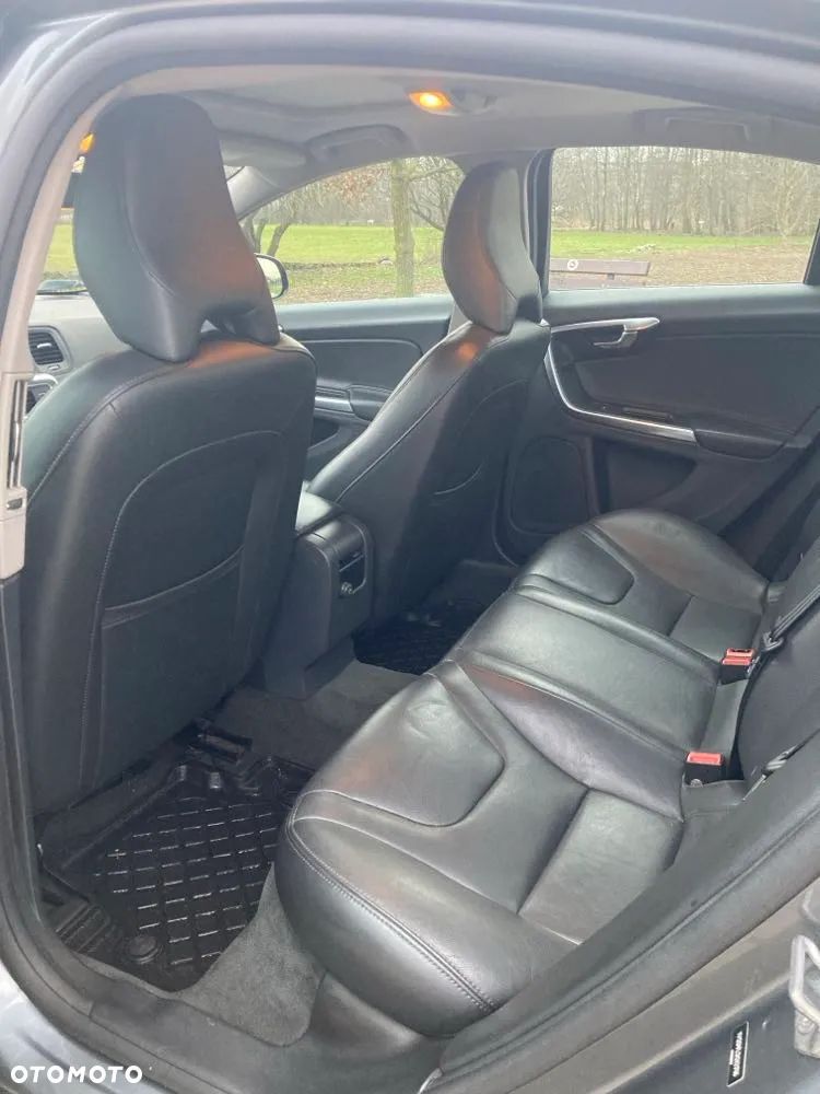 Volvo S60 T5 Drive-E Dynamic Edition (Momentum) - 8