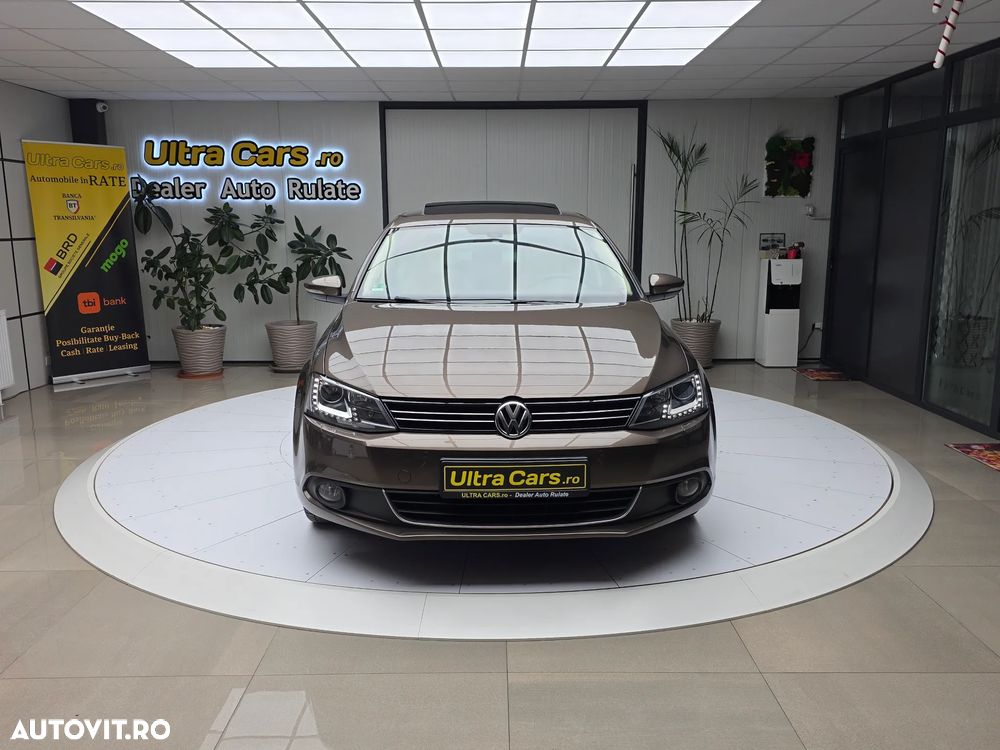 Volkswagen Jetta 2.0 TDI DSG Highline - 8