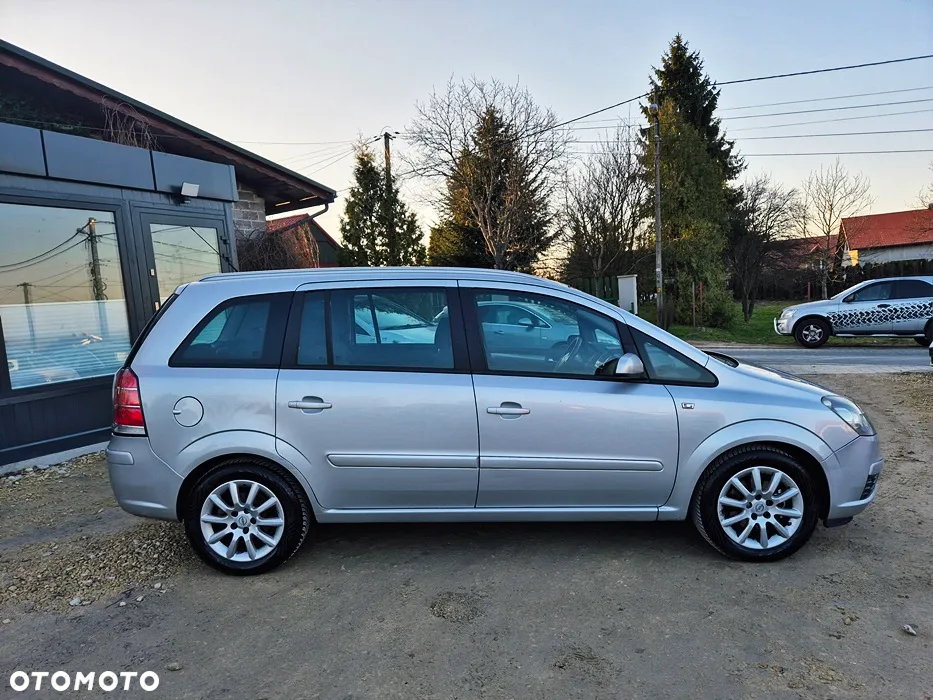 Opel Zafira 1.8 Cosmo - 11