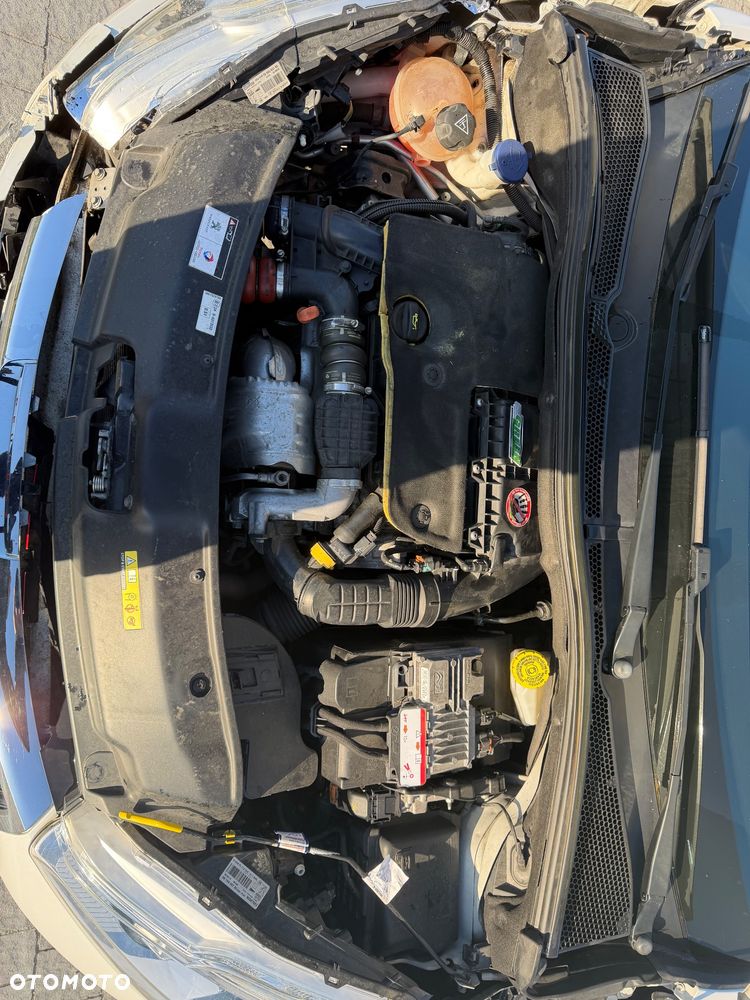 Peugeot 208 1.6 BlueHDi Allure S&S - 17