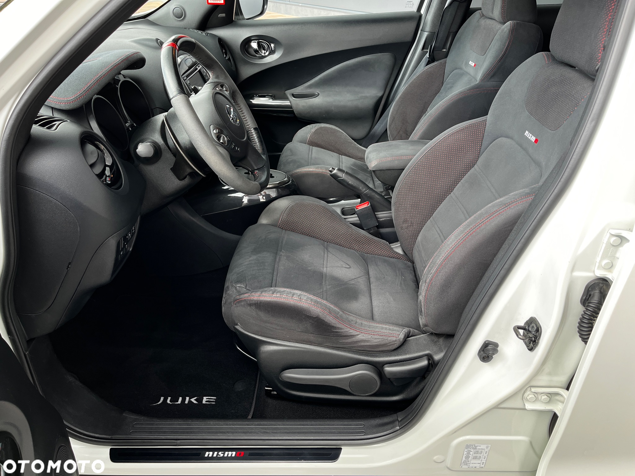 Nissan Juke 1.6 DIG-T Nismo RS 4WD Xtronic EU6 - 25