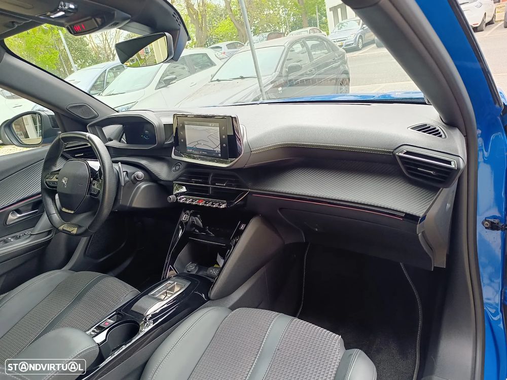 Peugeot 2008 PureTech 130 EAT8 GT - 18