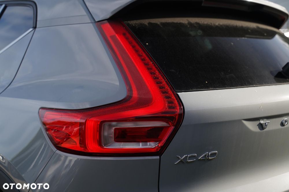 Volvo XC 40 B3 Plus Dark - 31