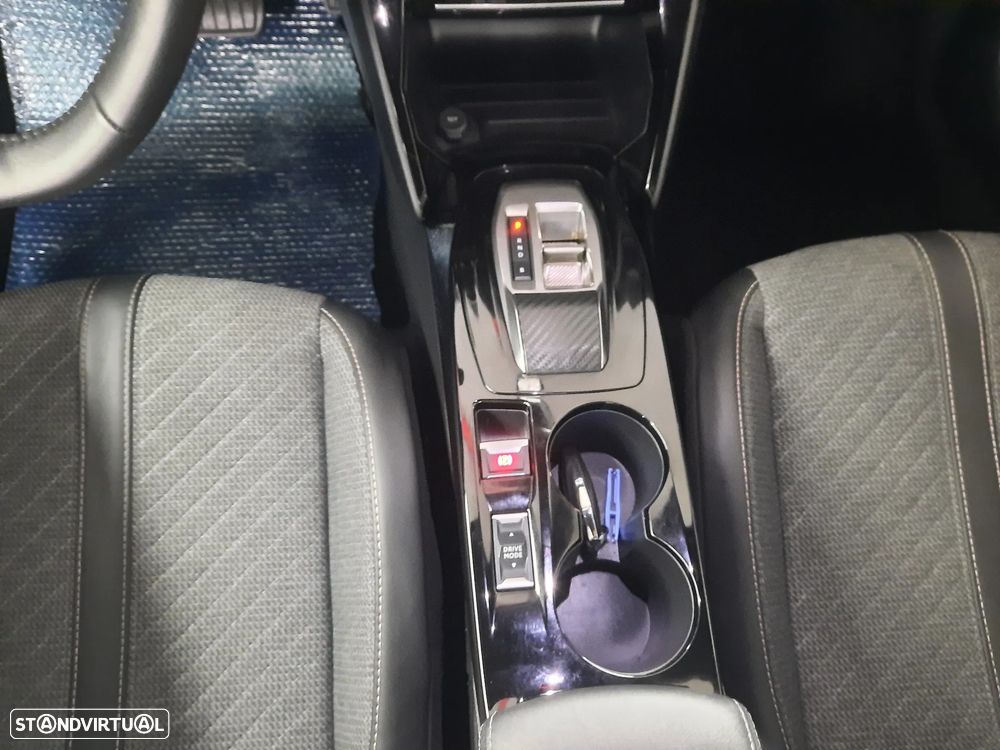 Peugeot e-2008 54 kWh Allure - 31