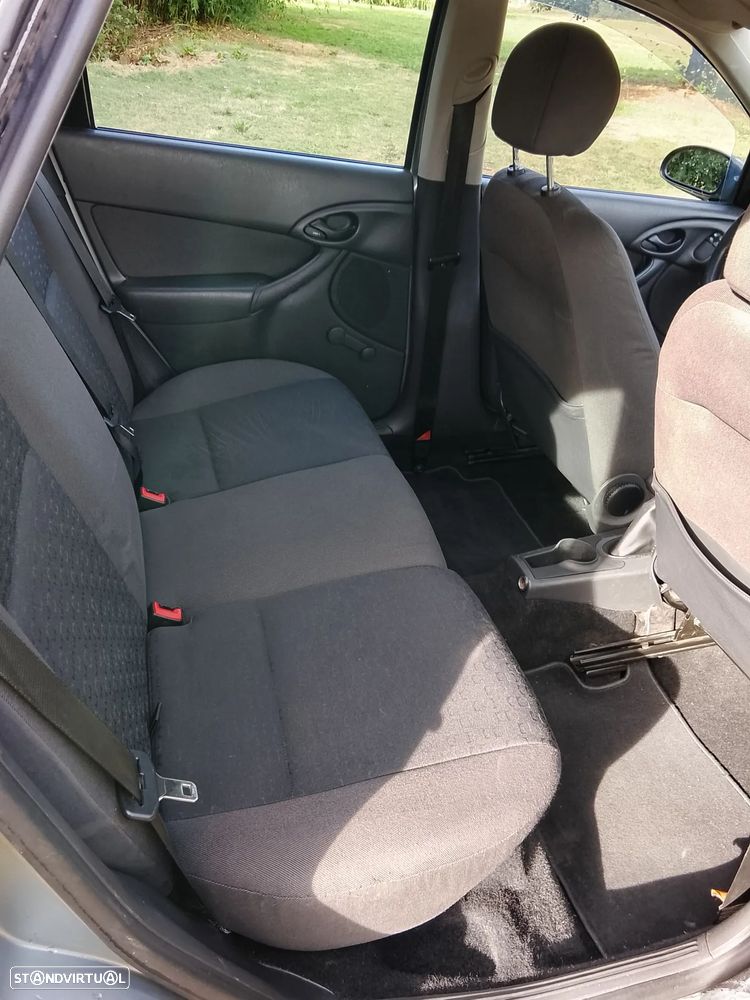 Ford Focus SW 1.6 16V Aut. Titanium - 10