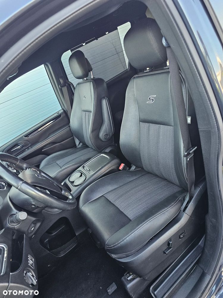 Lancia Voyager 2.8 Multijet 16v S - 11
