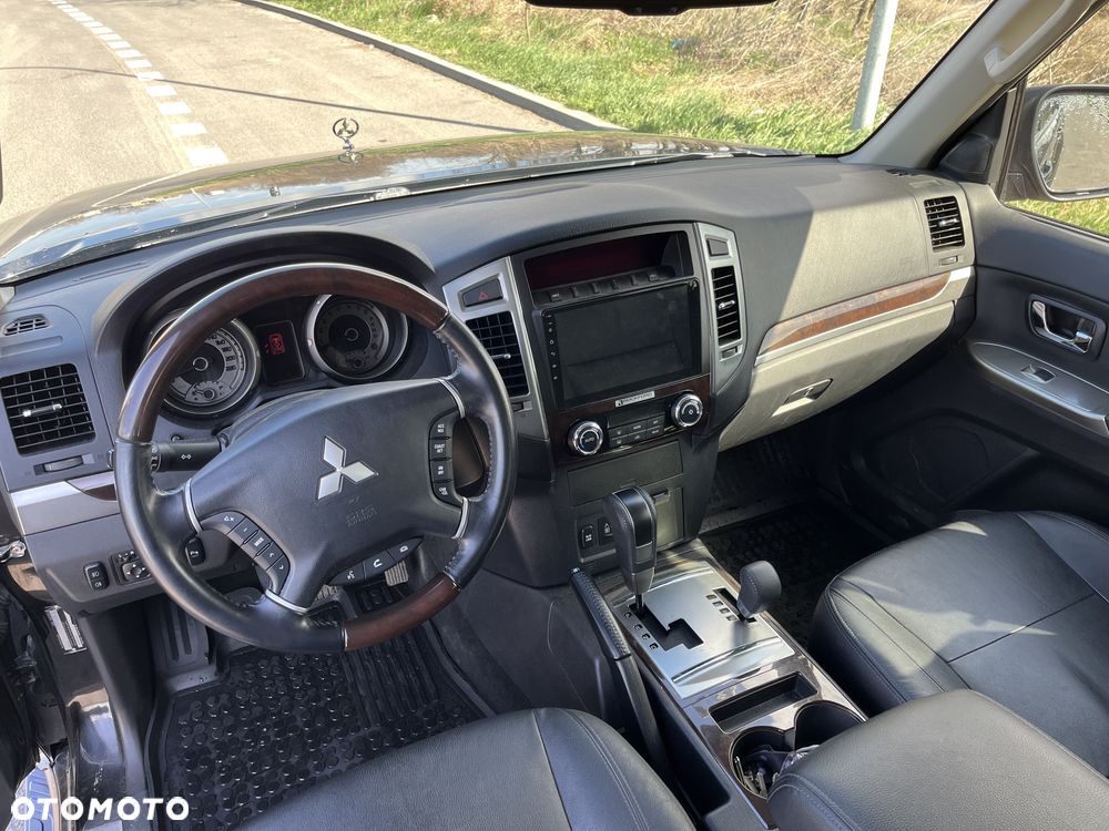 Mitsubishi Pajero - 8
