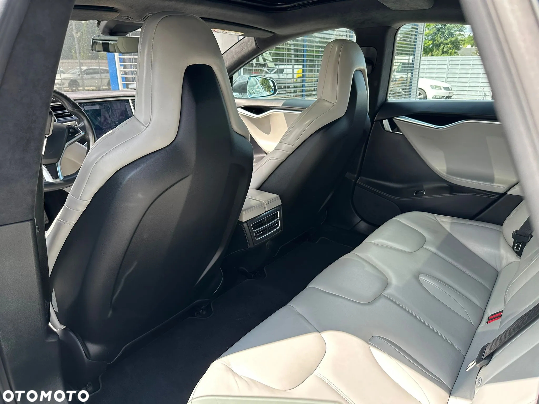 Tesla Model S 90 D - 12