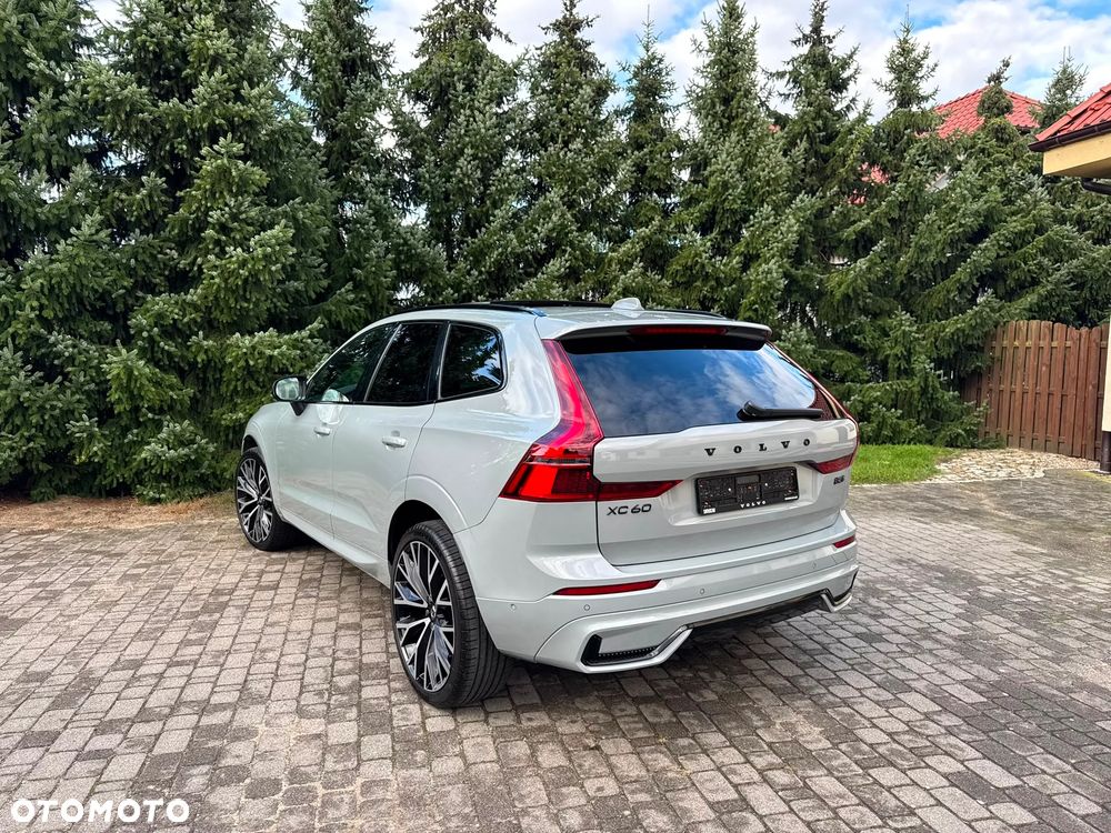 Volvo XC 60 B5 B AWD Ultra Dark - 18