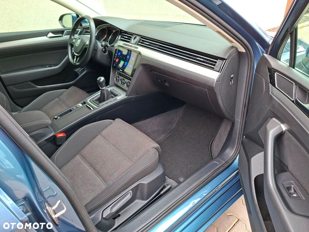 Volkswagen Passat - 19