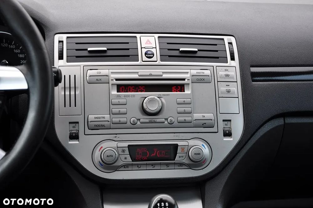 Ford Kuga 2.5 4x4 Titanium - 35