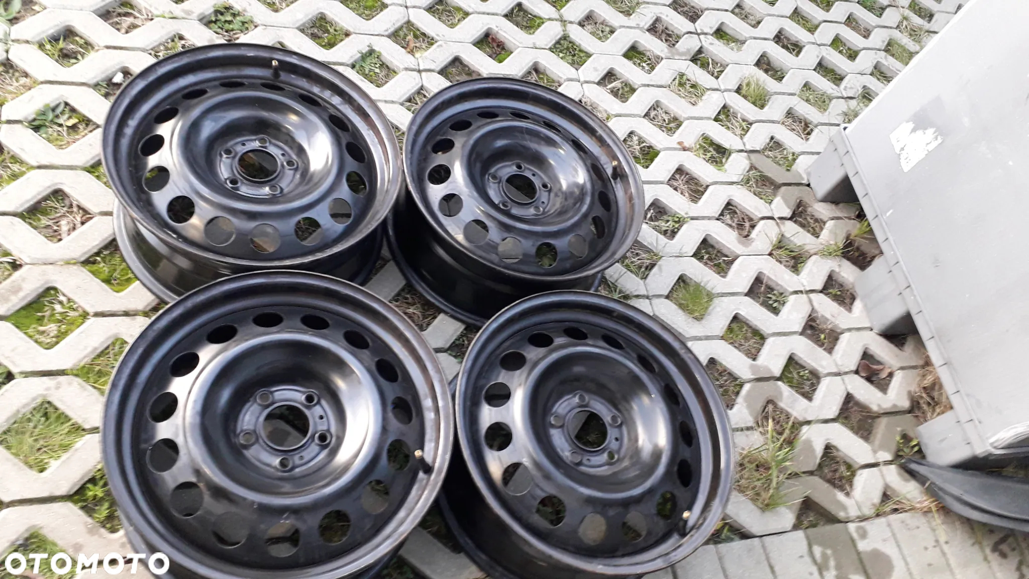 Felgi stalowe Peugeot 5008 17" komplet 4szt 7J x 17 et42 - 2