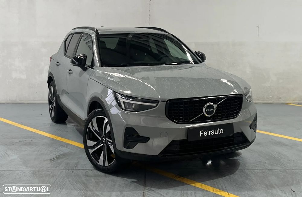 Volvo XC 40 2.0 B3 Plus Dark - 4