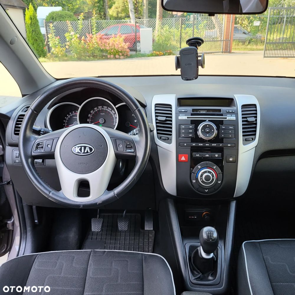 Kia Venga 1.6 L - 12