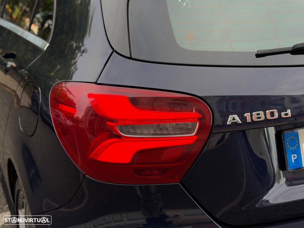 Mercedes-Benz A 180 d AMG Line - 14