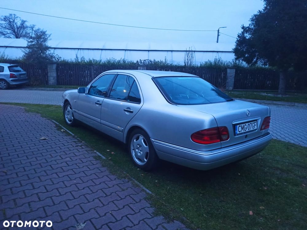 Mercedes-Benz Klasa E 220 CDI Avantgarde - 22