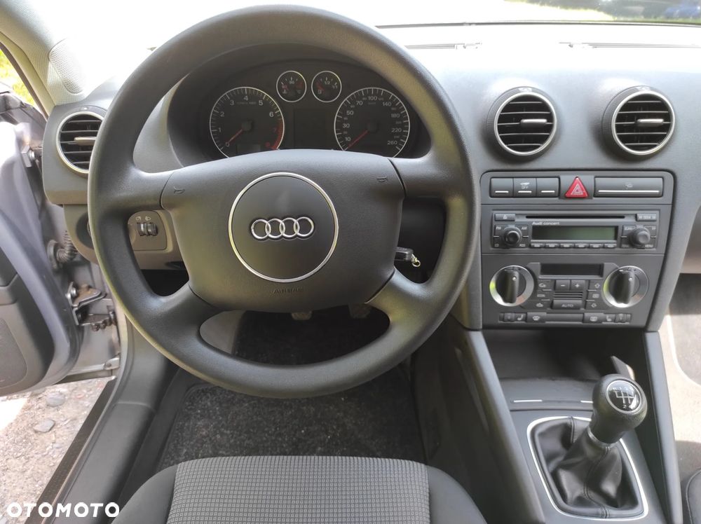 Audi A3 3-drzwiowe 1.6 Attraction - 13