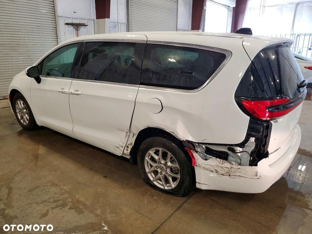 Chrysler Pacifica - 4