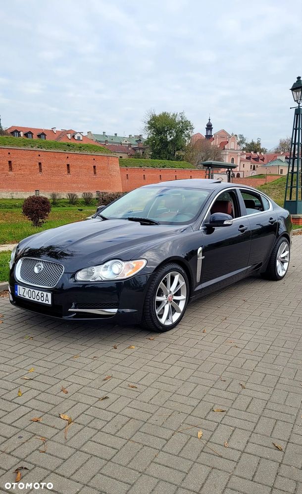 Jaguar XF 4.2 Super V8 - 12