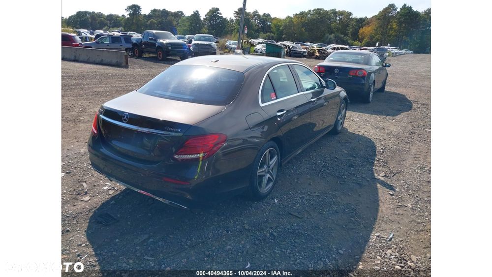 Mercedes-Benz Klasa E 300 9G-TRONIC AMG Line - 35