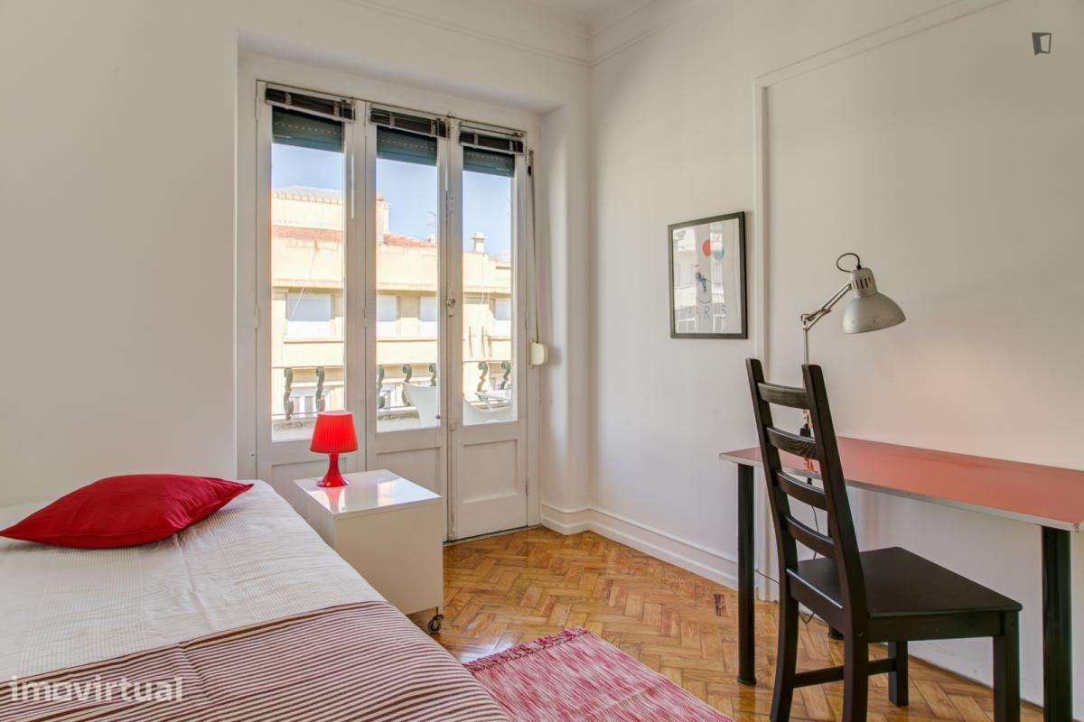 Quarto - localizado em São Sebastião Lisbon - Grande imagem: 4/16