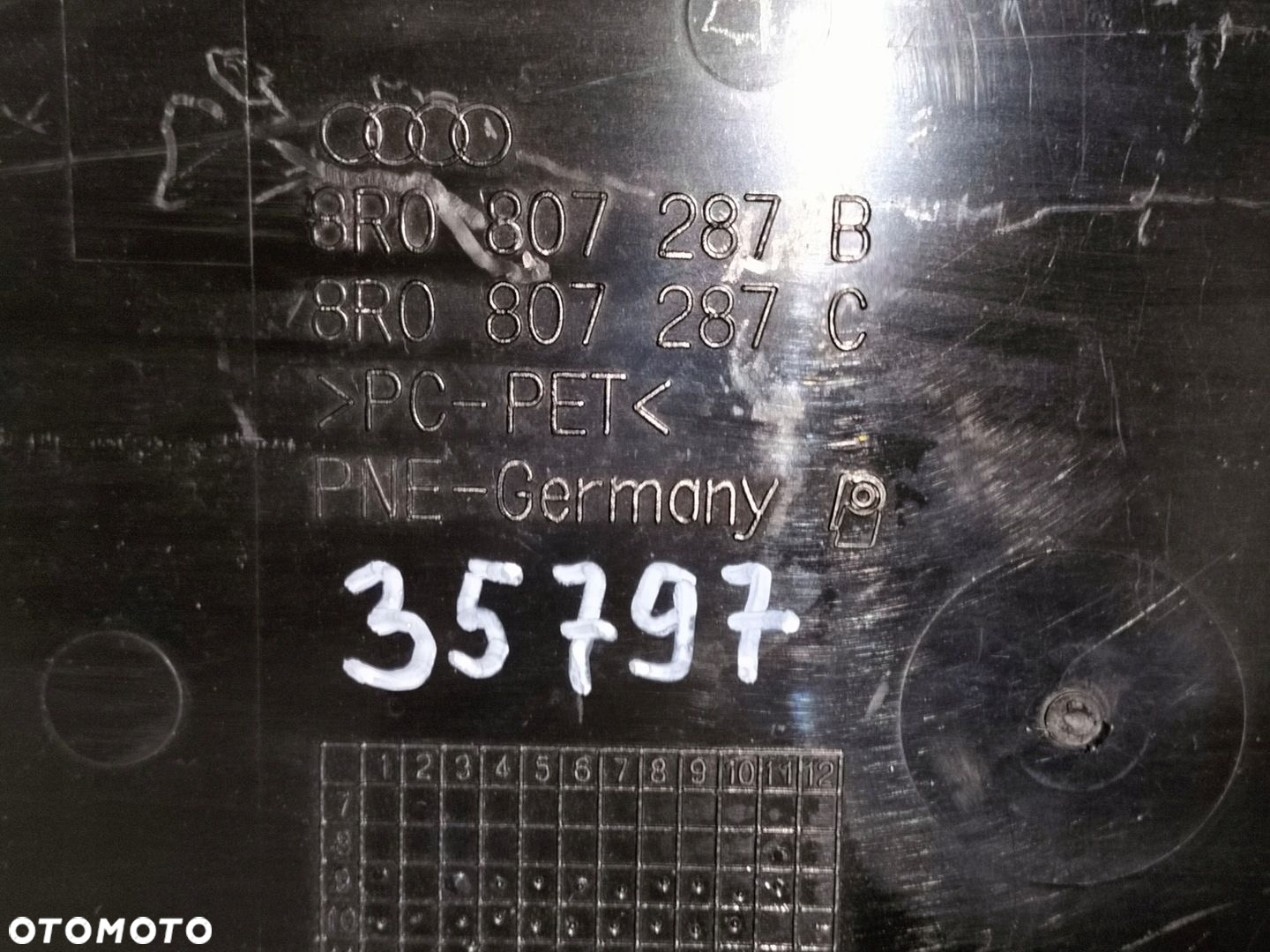Podkładka pod tablicę rejestracyjną przód AUDI Q5 8R 09-12 - 6