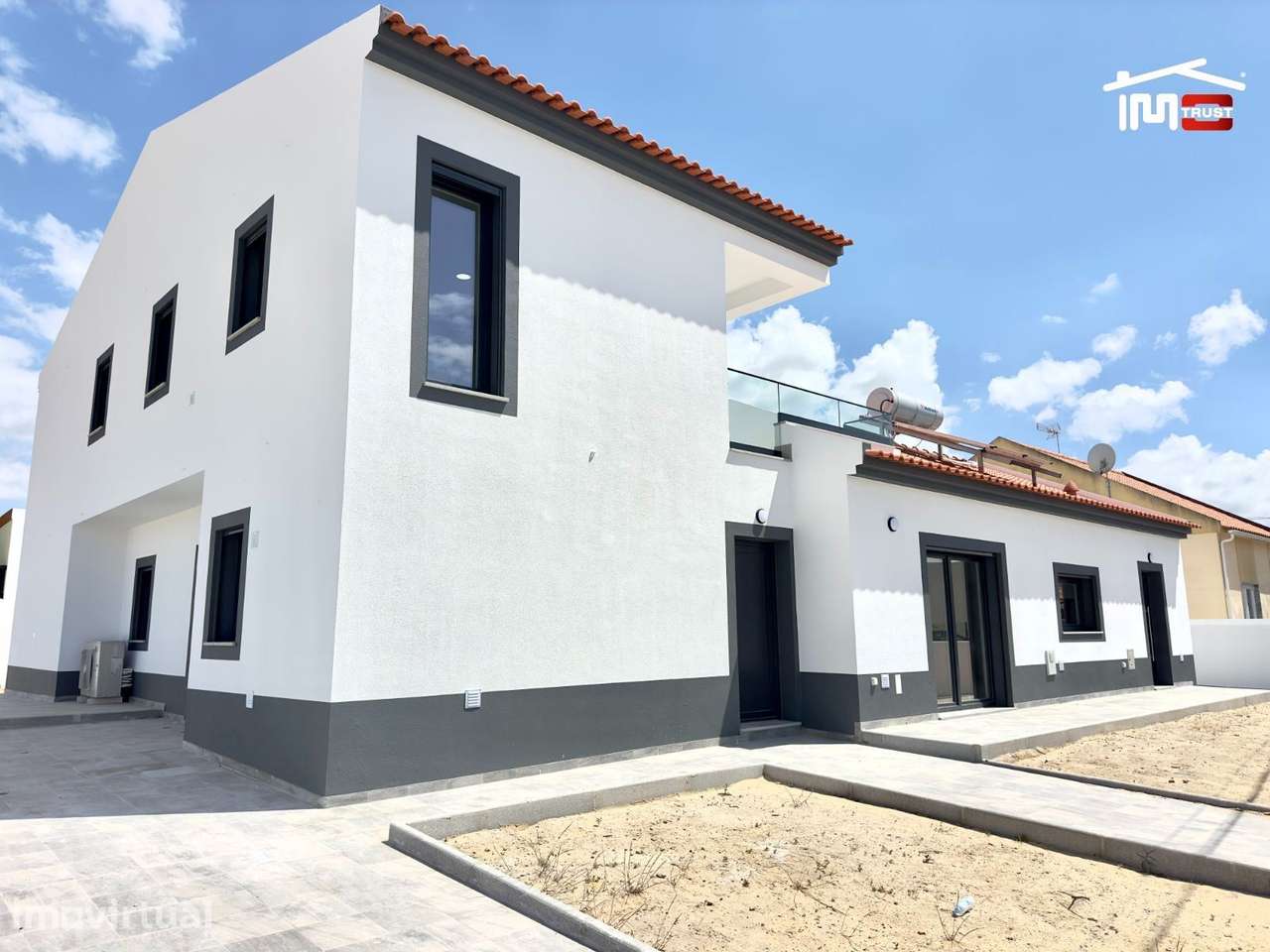 Incrível Moradia T4+1 230m2- Terreno com 601m2 - Grande imagem: 3/40