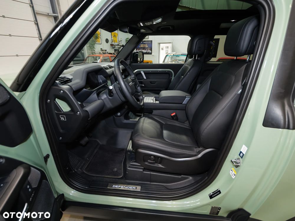 Land Rover Defender 3.0 P400 mHEV 75th Limited Edition - 17