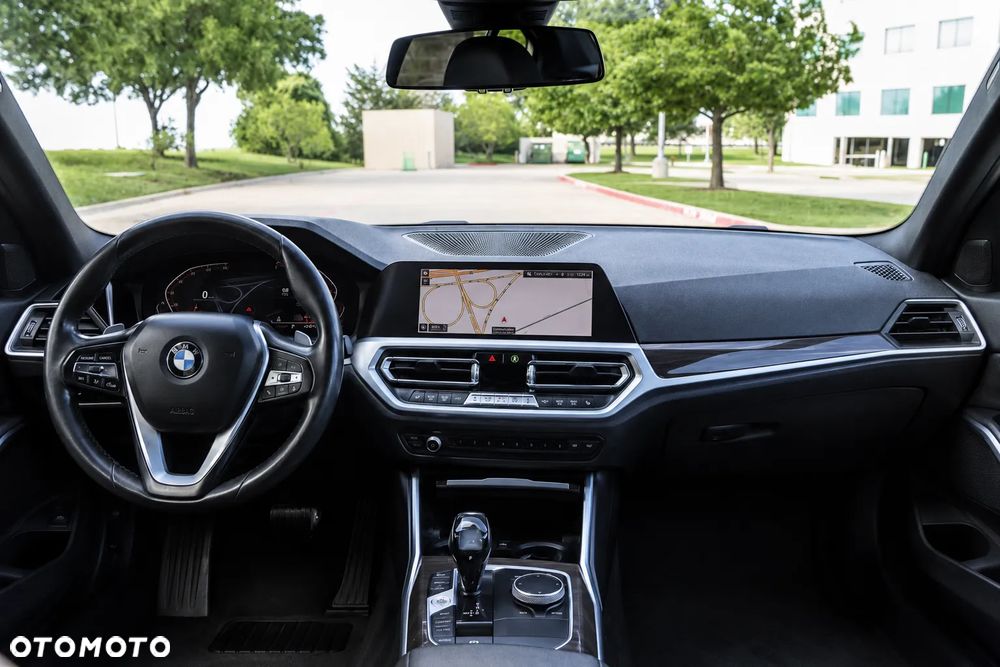BMW Seria 3 330i xDrive - 16