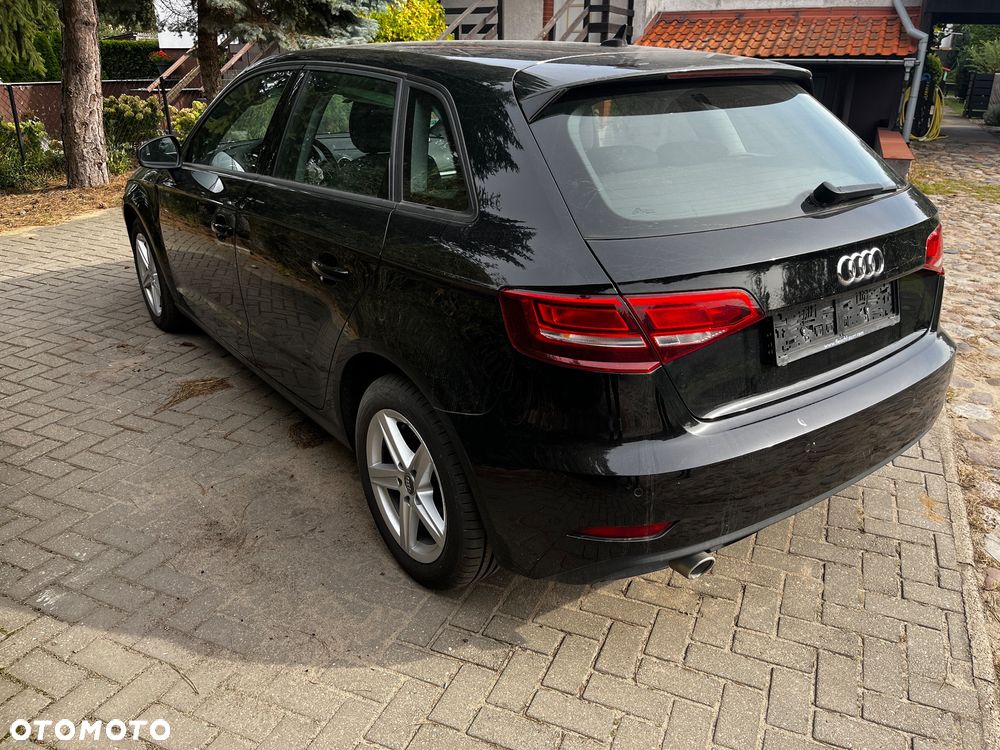 Audi A3 Sportback 1.6 TDI design - 5