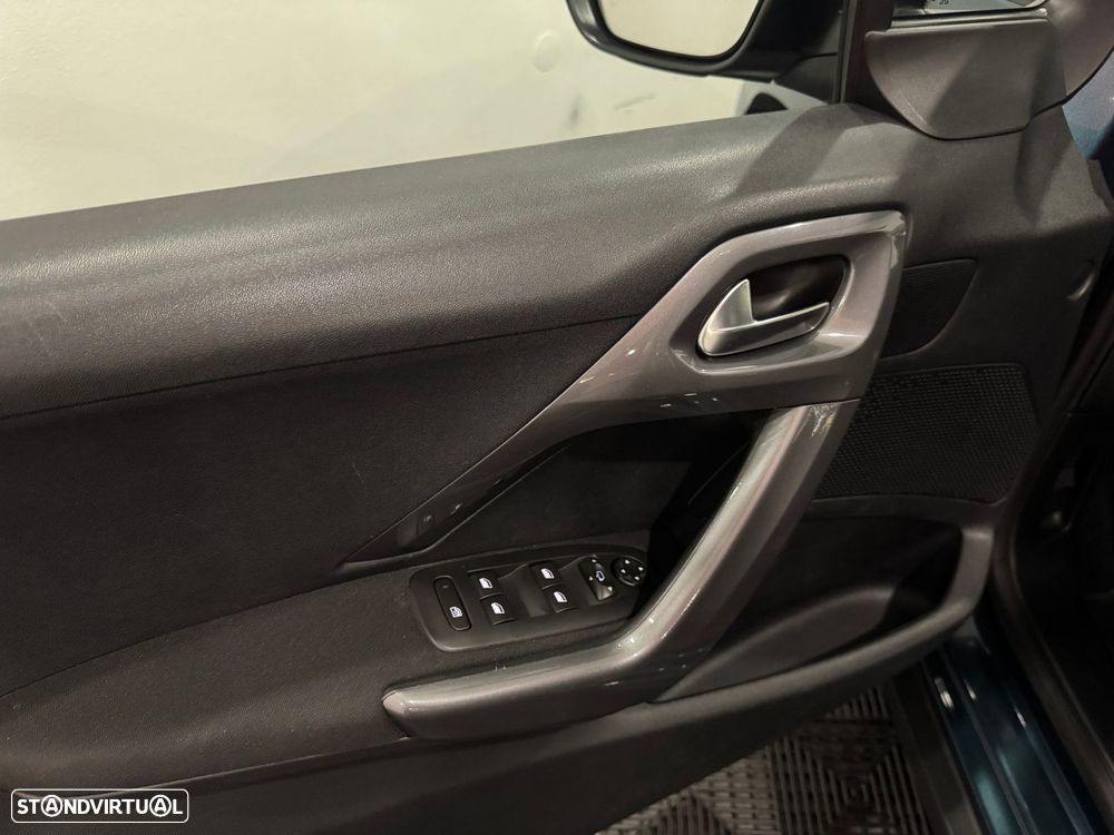 Peugeot 2008 1.6 BlueHDi Style - 43