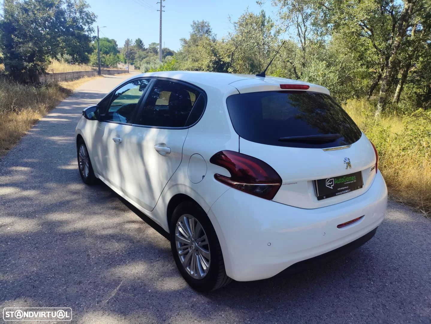 Peugeot 208 1.2 PureTech Signature - 12
