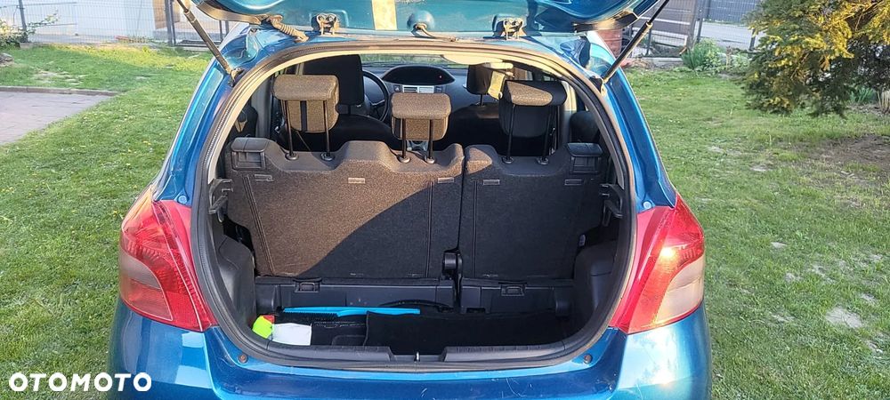 Toyota Yaris 1.3 - 6