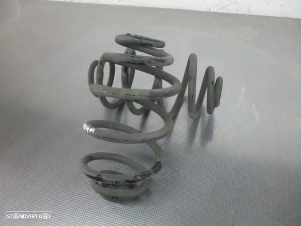 Mola Suspensao Tras Volkswagen Passat (3B2) - 3