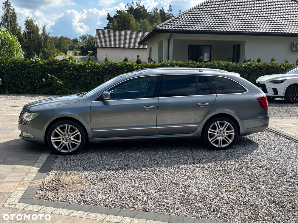 Skoda Superb 2.0 TDI Elegance DSG - 36