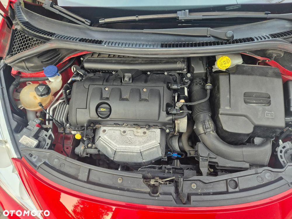 Peugeot 207 95 VTi Family - 16