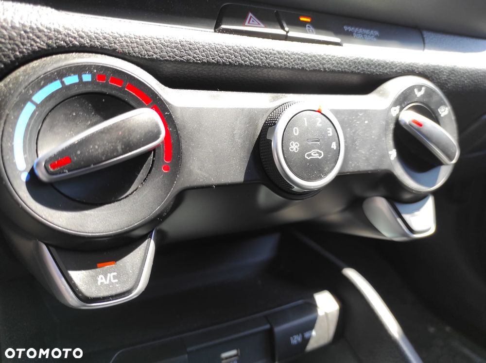 Kia Stonic 1.2 L - 14