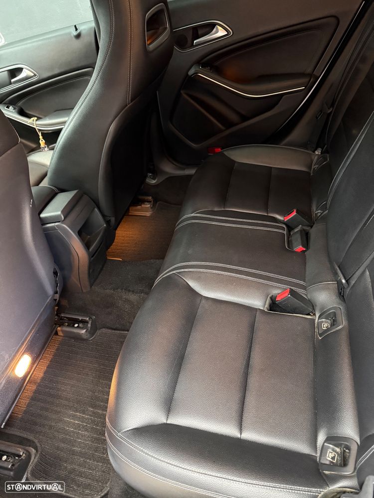 Mercedes-Benz CLA 180 d Shooting Brake AMG Line - 2