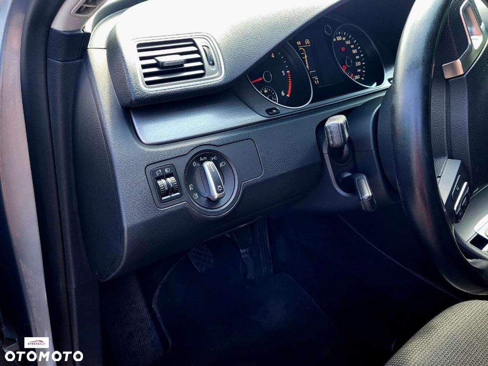 Volkswagen Passat - 25