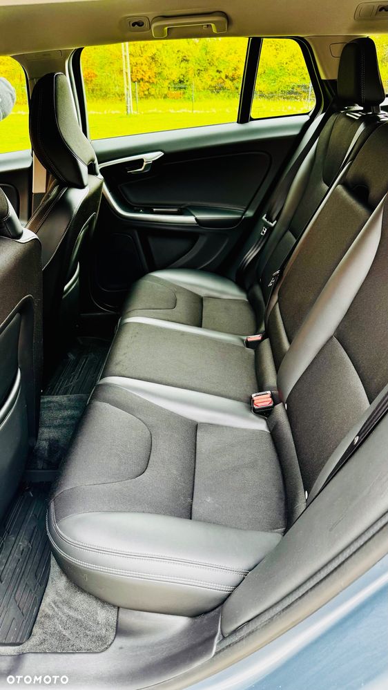 Volvo V60 Cross Country - 15