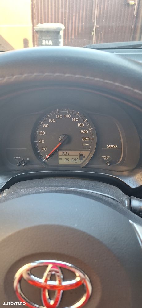 Toyota Yaris 1.3 VVT-i Luna - 3