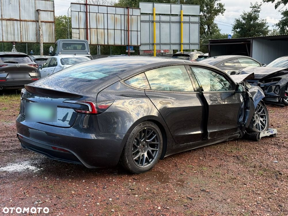 Tesla Model 3 - 10