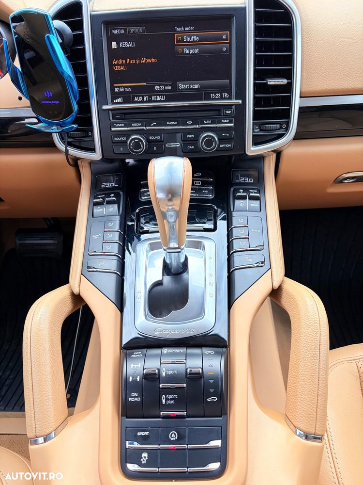 Porsche Cayenne Platinum Edition - 9