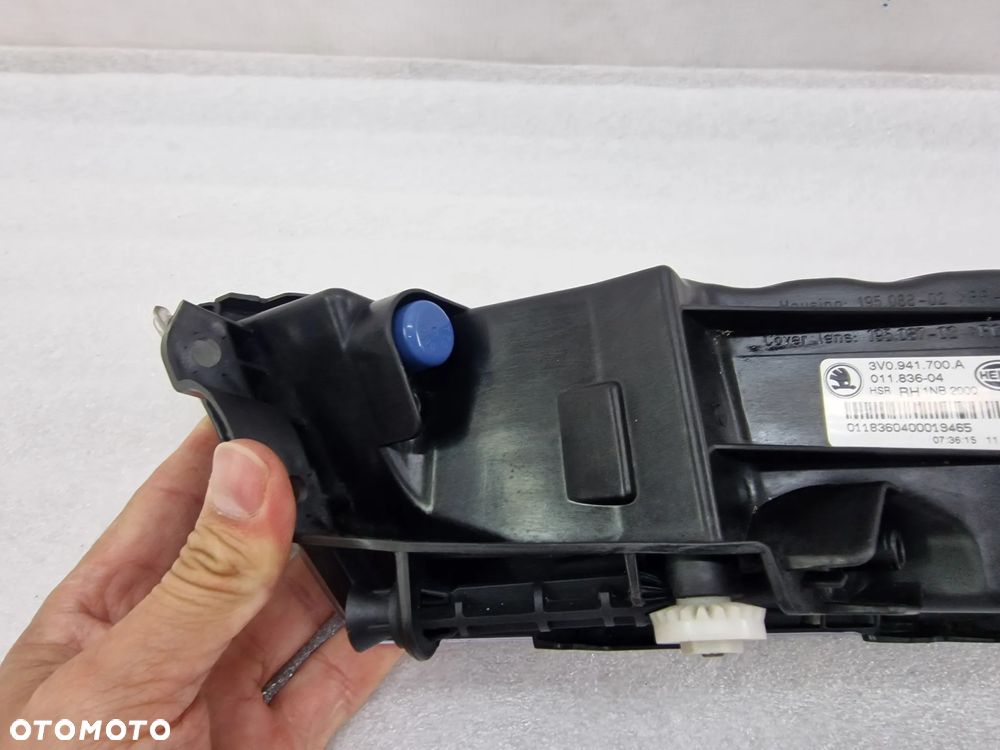 SKODA SUPERB 3 III 3V0 14- LEWY / PRAWY HALOGEN , NR 3V0941699A / 3V0941700A , NR AUKCJI H269 - 15