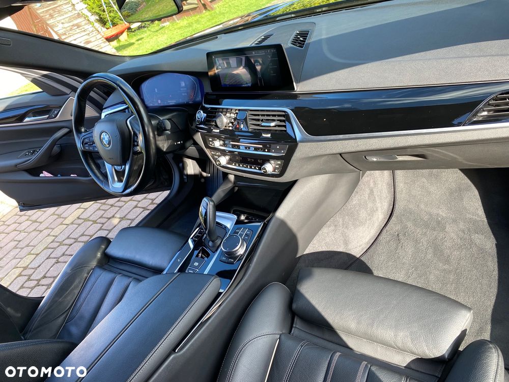 BMW Seria 5 520d Sport Line - 12