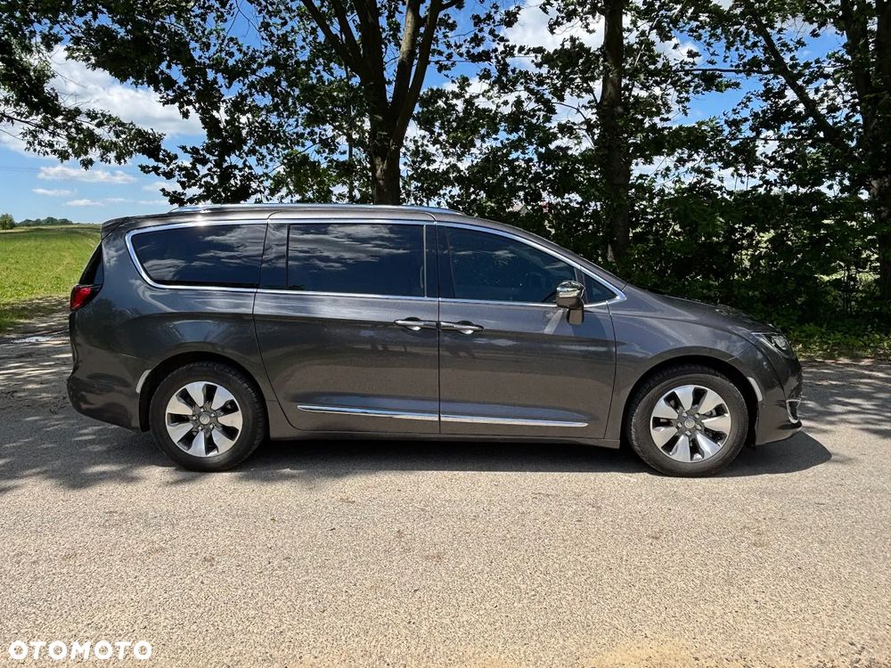 Chrysler Pacifica - 5